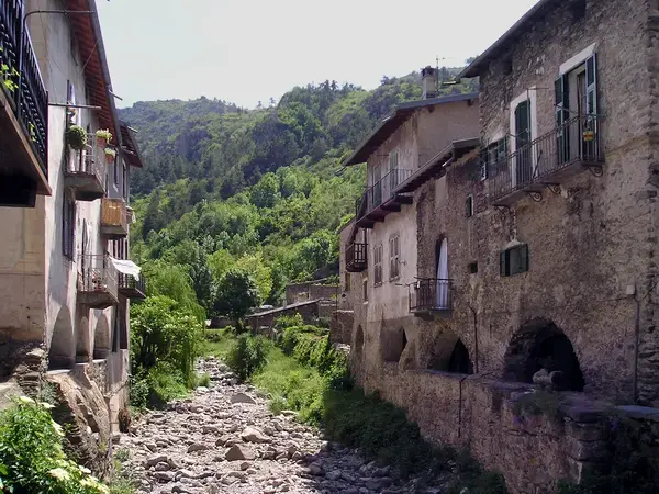 Monte Escalier Alpes-Maritimes Installateur monte escalier La Brigue